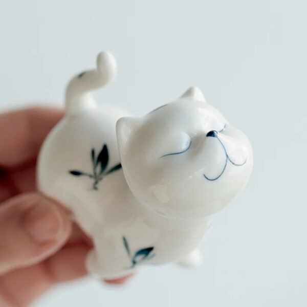 Ceramic Proud Cat Tea Pet Decorative Ornament