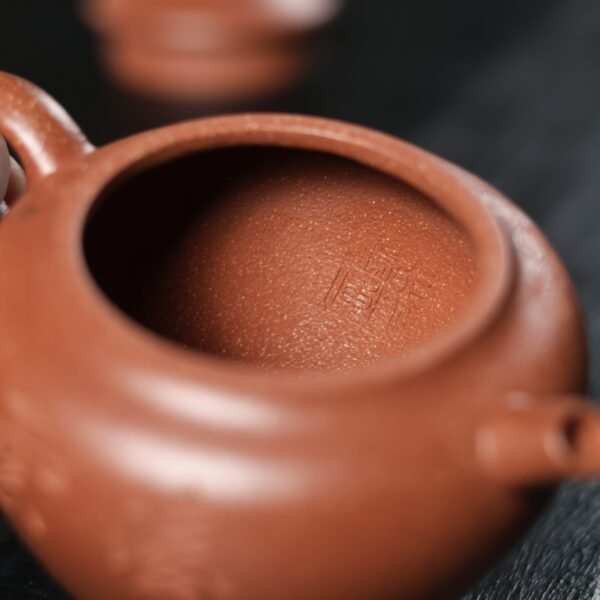 Red Jiangpo Clay Tang Feng 200ml Yixing Teapot